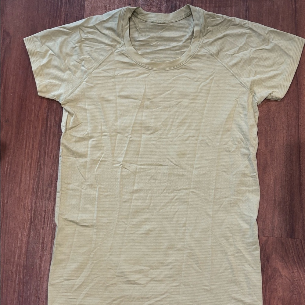 PALE GREEN LULU SWIFTLY TECH 💚 size 8